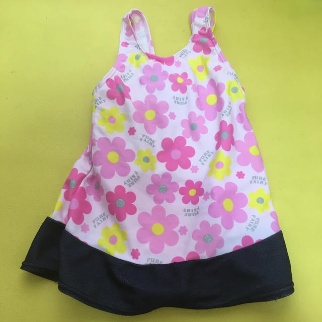 水着100ピンク花柄 キッズ/ベビー/マタニティのキッズ服女の子用(90cm~)(水着)の商品写真