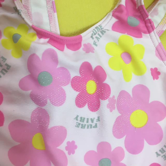 水着100ピンク花柄 キッズ/ベビー/マタニティのキッズ服女の子用(90cm~)(水着)の商品写真