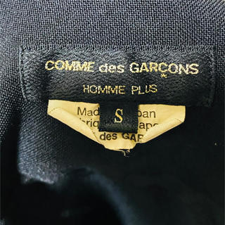 山口一郎着COMME des GARCONS HOMME PLUS縮絨シャツ