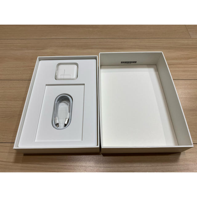 iPad(アイパッド)のiPad mini4 wifi cellular 16GB シルバー スマホ/家電/カメラのPC/タブレット(タブレット)の商品写真