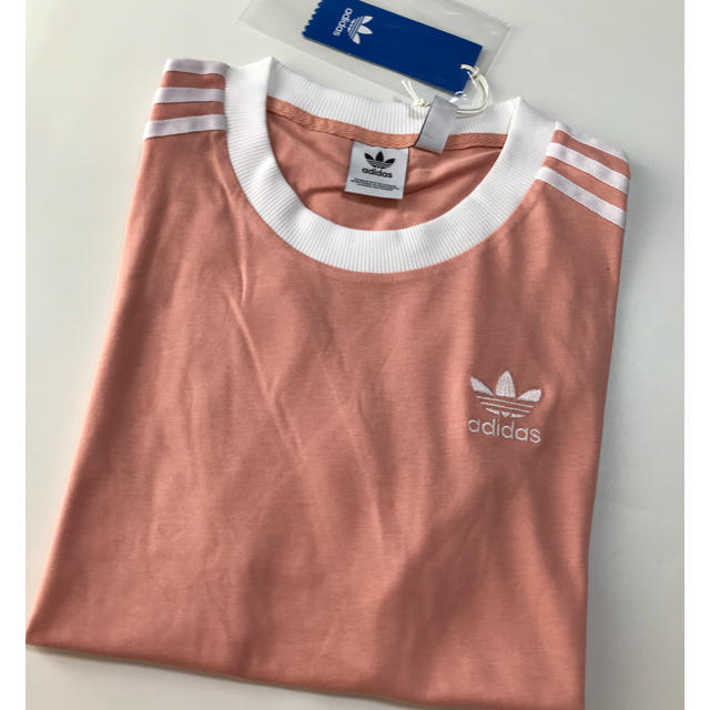 adidas(アディダス)の【レディースＬ】ピンク　3ストライプ　半袖Ｔシャツ レディースのトップス(Tシャツ(半袖/袖なし))の商品写真