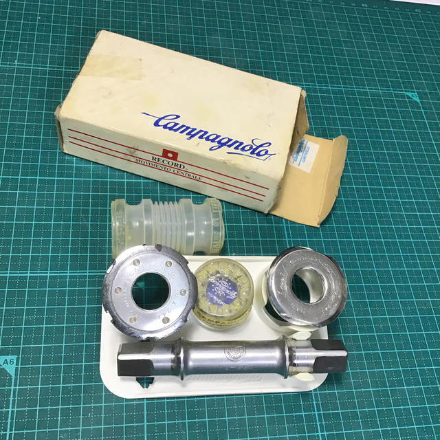 カンパニョーロ Cレコ期 レコードBB 軸長110.95 使用少ないの カンパニョーロ Cレコ期 レコードBB 軸長110.95 使用少ないの
