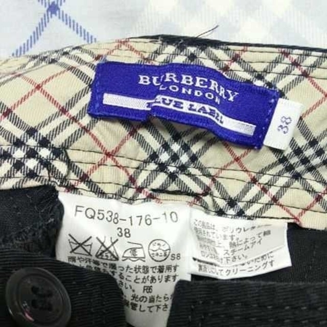 BURBERRY BLUE LABEL(バーバリーブルーレーベル)のクロップドパンツ　カプリパンツ　BURBERRY　バーバリー　38　黒　M レディースのパンツ(クロップドパンツ)の商品写真