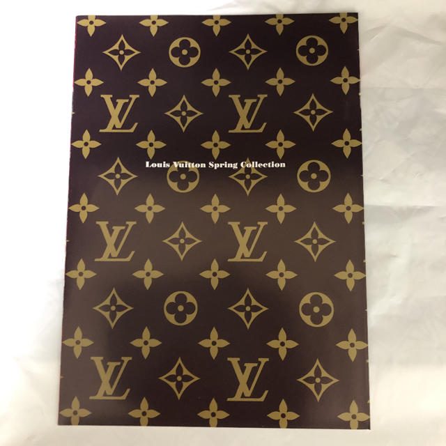 LOUIS VUITTON(ルイヴィトン)の《ルイ・ヴィトン 》クリアファイル&冊子 エンタメ/ホビーの雑誌(ファッション)の商品写真