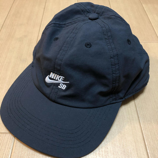 NIKE(ナイキ)のnike SB キャップ　ダークグレー メンズの帽子(キャップ)の商品写真