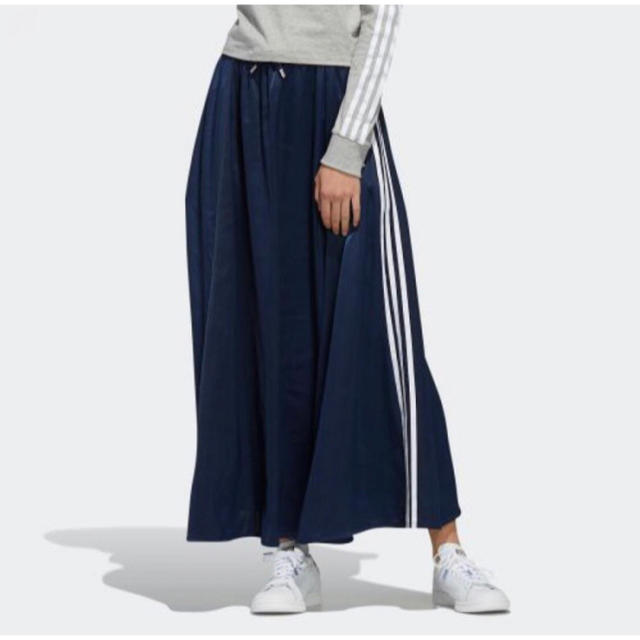 adidas(アディダス)のアディダスオリジナルス　ロングスカート　LONG SATIN SKIRT マキシ レディースのスカート(ロングスカート)の商品写真