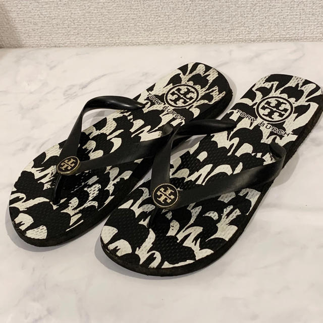 Tory Burch(トリーバーチ)のTory Burch トリーバーチ ビーチサンダル　白黒　モノトーン レディースの靴/シューズ(ビーチサンダル)の商品写真