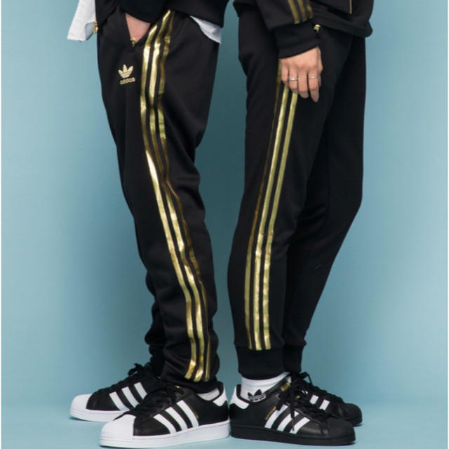 adidas originals トラックパンツ