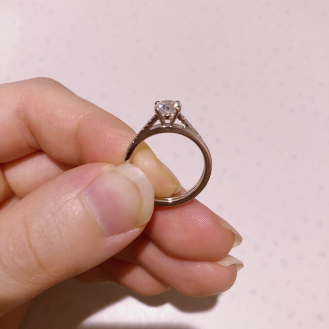 DE BEERS(デビアス)のさき様専用⭐︎DE BEERS  （G IＡ鑑定書付） レディースのアクセサリー(リング(指輪))の商品写真