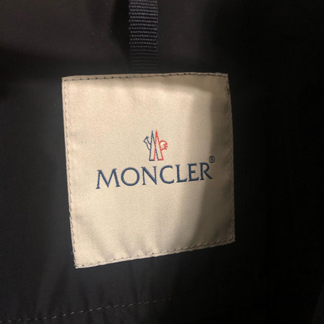 MONCLER(モンクレール)の【モンクレール MONCLER】ショートトレンチコート　ネイビー レディースのジャケット/アウター(トレンチコート)の商品写真