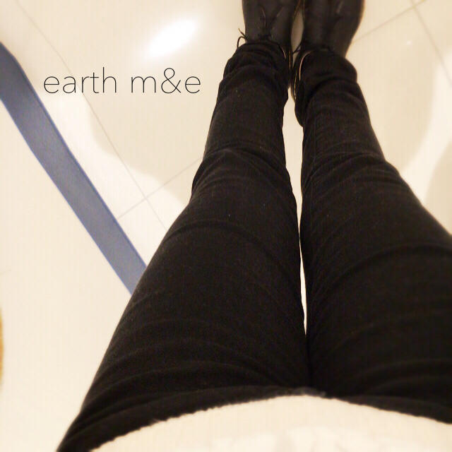 earth music & ecology(アースミュージックアンドエコロジー)の♡earth m&e ブラックスキニー♡ レディースのパンツ(スキニーパンツ)の商品写真