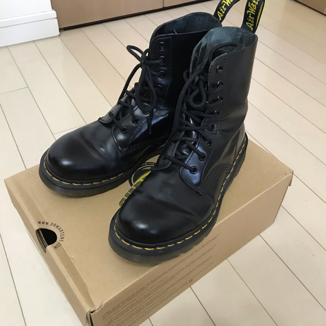 ブラックサイズドクターマーチン Dr.Martens 8ホール ブーツ 箱付き