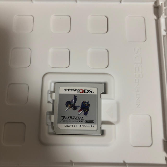 ニンテンドー3DS(ニンテンドー3DS)のファイアーエムブレム 覚醒 3DS エンタメ/ホビーのゲームソフト/ゲーム機本体(携帯用ゲームソフト)の商品写真