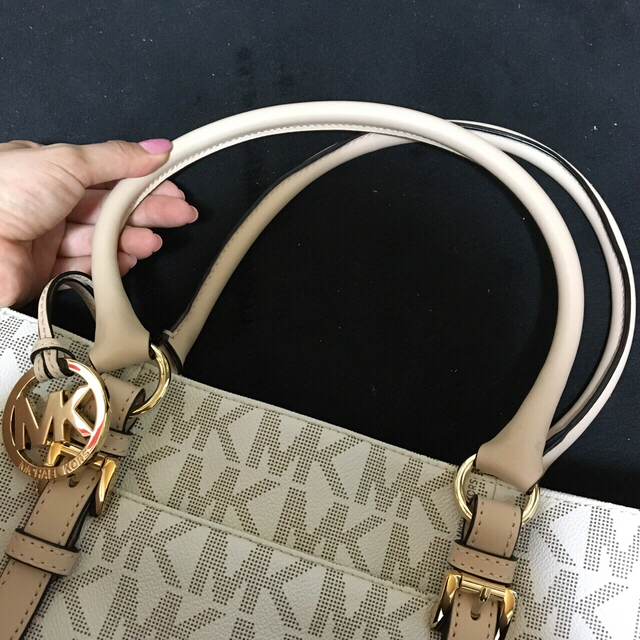 Michael Kors(マイケルコース)のMICHAEL KORS 鞄 レディースのバッグ(トートバッグ)の商品写真