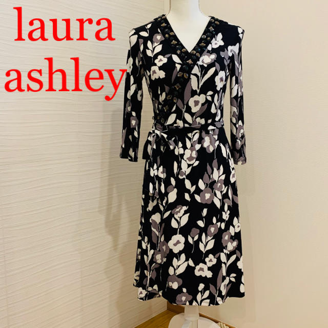 LAURA ASHLEY(ローラアシュレイ)のローラアシュレー　ビジュー付ワンピース レディースのワンピース(ひざ丈ワンピース)の商品写真