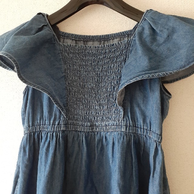 GU(ジーユー)のデニムワンピース　 キッズ/ベビー/マタニティのキッズ服女の子用(90cm~)(ワンピース)の商品写真