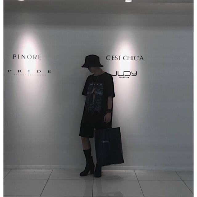 Balenciaga(バレンシアガ)の黒tシャツ トラヴィスコット メンズのトップス(Tシャツ/カットソー(半袖/袖なし))の商品写真