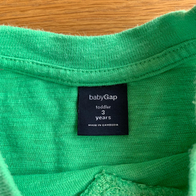babyGAP(ベビーギャップ)のbaby GAP⭐️100cm/3yearsボーダー半袖Tシャツグレー×グリーン キッズ/ベビー/マタニティのキッズ服男の子用(90cm~)(Tシャツ/カットソー)の商品写真