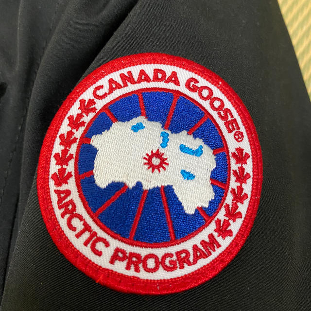 CANADA GOOSE(カナダグース)の正規品 CANADA GOOSE  カナダグース ラッセル　ダウンジャケット　 メンズのジャケット/アウター(ダウンジャケット)の商品写真