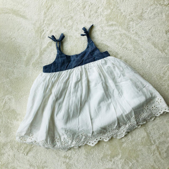 babyGAP(ベビーギャップ)のbaby gap  ベビーギャップ　ワンピース　80㎝　シフォン　白　デニム キッズ/ベビー/マタニティのベビー服(~85cm)(ワンピース)の商品写真