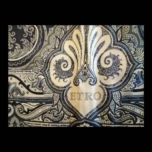 ETRO(エトロ)のエトロ スカーフ ブルーのペーズリー柄 90×90 レディースのファッション小物(バンダナ/スカーフ)の商品写真