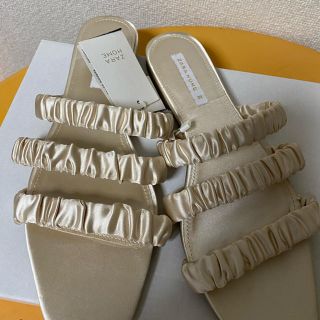 ザラ(ZARA)のZARAサテンサンダル(サンダル)