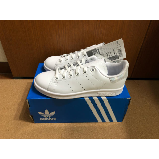 adidas(アディダス)の新品 22.5cm アディダス スタンスミス ホワイト シルバー ラメ レディースの靴/シューズ(スニーカー)の商品写真