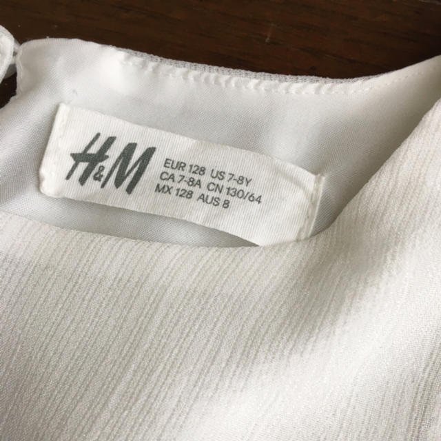 H&M(エイチアンドエム)の【送料無料】H＆M女子フリルブラウス/120～130cm キッズ/ベビー/マタニティのキッズ服女の子用(90cm~)(ブラウス)の商品写真