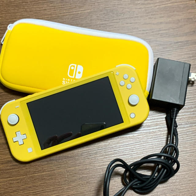 海外最新 Nintendo イエロー(ガラスフィルム、ケース付き) ライト