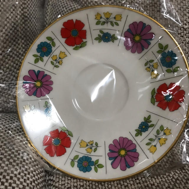 Noritake(ノリタケ)のわいこ様専用　ノリタケ アイボリー　ペアカップ＆ソーサー　 エンタメ/ホビーの美術品/アンティーク(陶芸)の商品写真