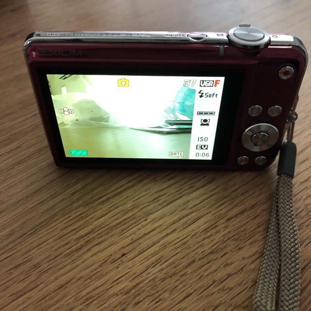 CASIO(カシオ)のCASIOデジカメ　CASIO EXILIM CARD EX-S10RD スマホ/家電/カメラのカメラ(コンパクトデジタルカメラ)の商品写真