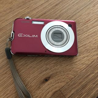 カシオ(CASIO)のCASIOデジカメ　CASIO EXILIM CARD EX-S10RD(コンパクトデジタルカメラ)