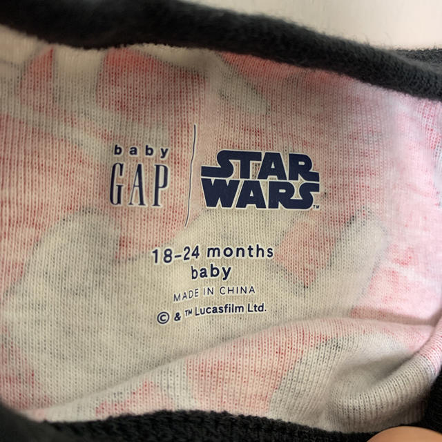 babyGAP(ベビーギャップ)のGAP ベビー　ディズニー　スターウォーズ　レッド　パジャマ　1歳　2歳 キッズ/ベビー/マタニティのキッズ服男の子用(90cm~)(パジャマ)の商品写真