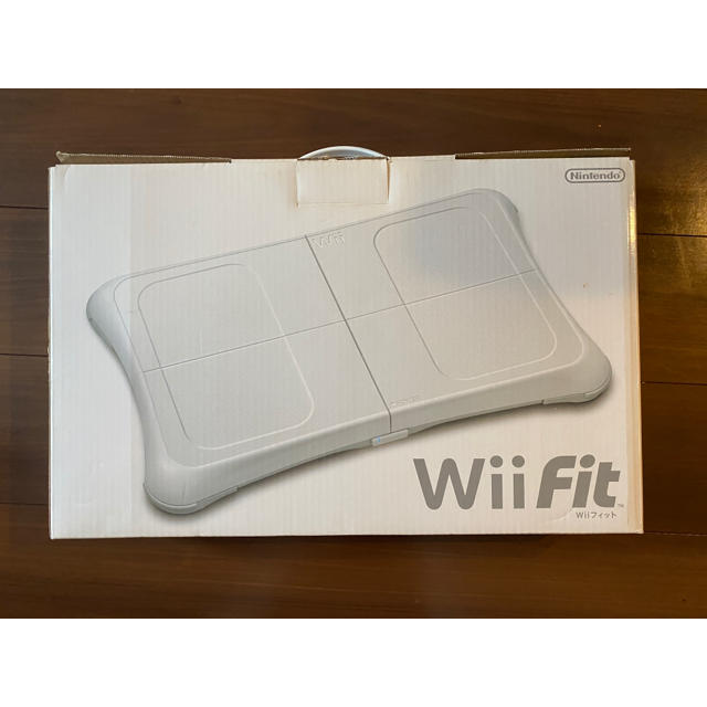 Wii(ウィー)のWii 本体 Wii Fitヌンチャク ハンドル ソフト8本セット 初期化済み エンタメ/ホビーのゲームソフト/ゲーム機本体(家庭用ゲーム機本体)の商品写真