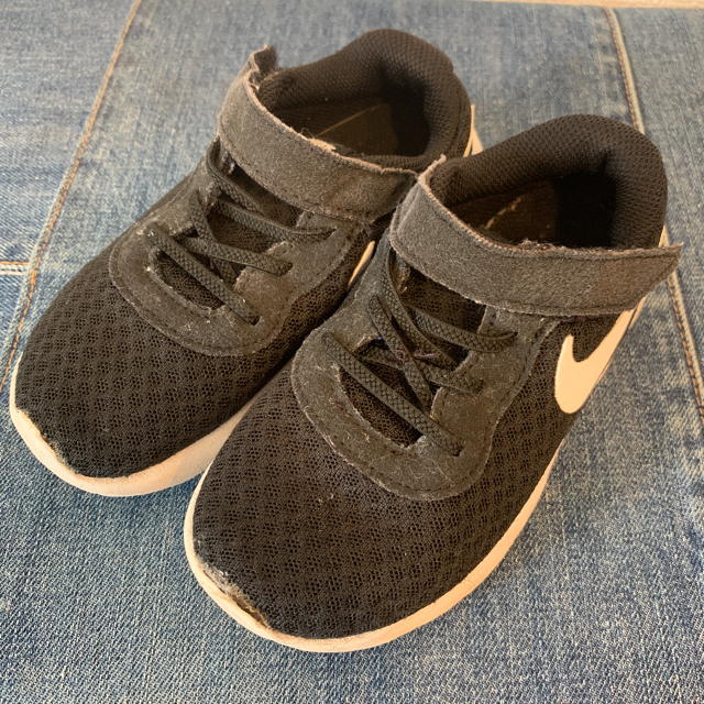 NIKE(ナイキ)のNIKE    スニーカー　15cm   ブラック キッズ/ベビー/マタニティのキッズ靴/シューズ(15cm~)(スニーカー)の商品写真