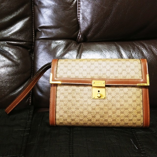 オールドグッチ ゴールドクレストチャーム付きセカンドバッグ