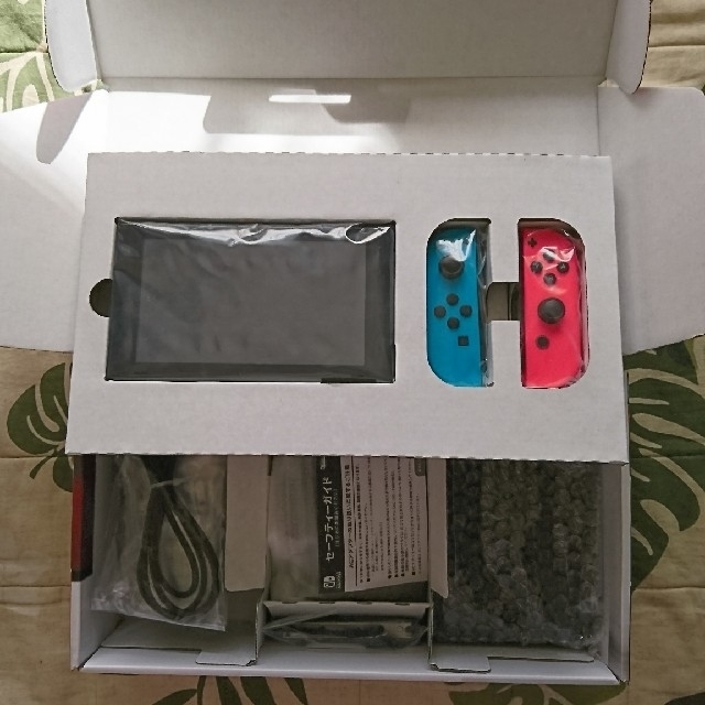 Nintendo Switch(ニンテンドースイッチ)の任天堂Switch 中古 エンタメ/ホビーのゲームソフト/ゲーム機本体(家庭用ゲーム機本体)の商品写真