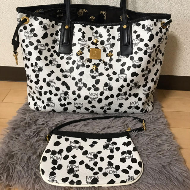 MCM ショルダーバッグレディース