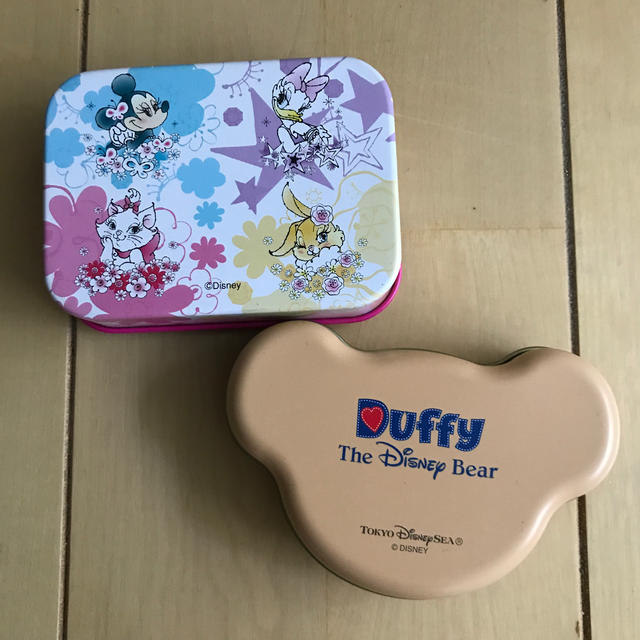 Disney(ディズニー)のディズニーの缶かん　2点セット エンタメ/ホビーのおもちゃ/ぬいぐるみ(キャラクターグッズ)の商品写真