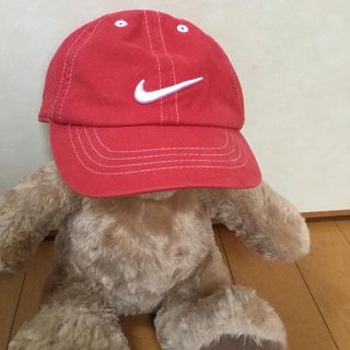 ナイキ(NIKE)の送料込　NIKE 子供用　キャップ　帽子　男女兼用　赤　(帽子)