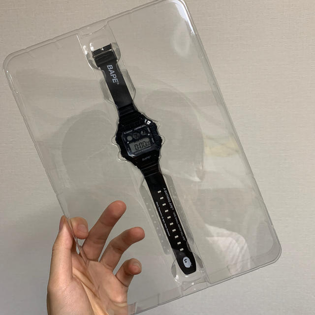A BATHING APE(アベイシングエイプ)の値下げた　ベイプ　雑誌　時計　アマゾン完売品 メンズの時計(腕時計(デジタル))の商品写真