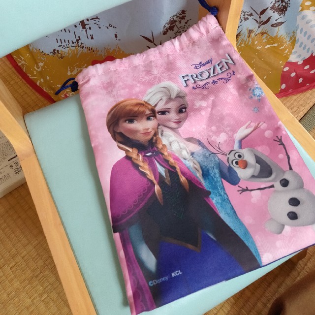 アナ雪　☆巾着袋☆ エンタメ/ホビーのおもちゃ/ぬいぐるみ(キャラクターグッズ)の商品写真