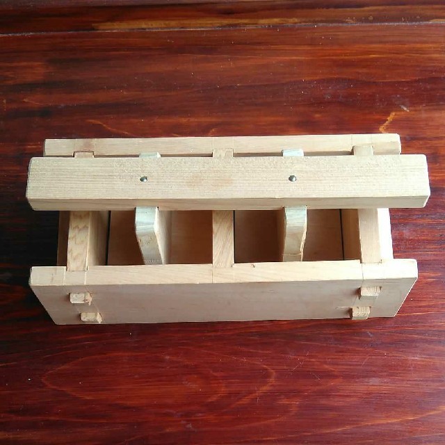 流行 大工のじいちゃんの木工品　押し寿司型　四角　2連　木製 キッチン小物
