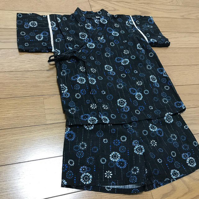 甚平 95 男の子 夏祭り 花火 盆踊り 黒 カッコイイ 夏服 キッズ/ベビー/マタニティのキッズ服男の子用(90cm~)(甚平/浴衣)の商品写真