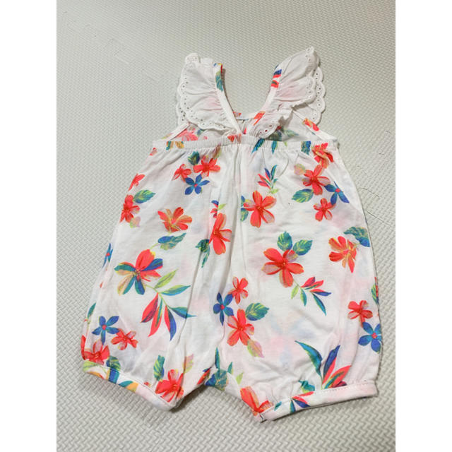 babyGAP(ベビーギャップ)のGAP ベビー　花柄　ロンパース　ノースリーブ　0〜3カ月　新品 キッズ/ベビー/マタニティのベビー服(~85cm)(ロンパース)の商品写真