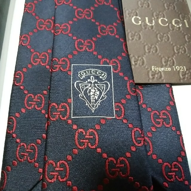 Gucci(グッチ)の★新品未使用 タグ付★グッチ GG柄ネクタイ　現行モデル　紺×赤　8cm幅 メンズのファッション小物(ネクタイ)の商品写真