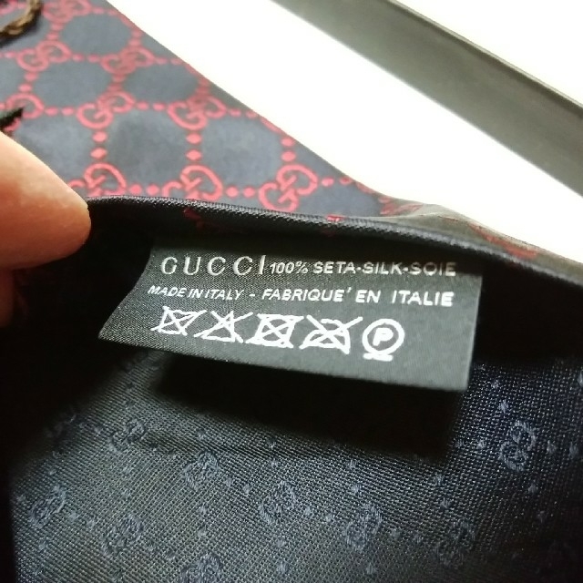 Gucci(グッチ)の★新品未使用 タグ付★グッチ GG柄ネクタイ　現行モデル　紺×赤　8cm幅 メンズのファッション小物(ネクタイ)の商品写真