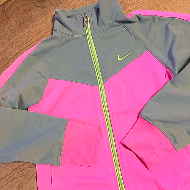 NIKE(ナイキ)のナイキ　キッズジャージ120-130 キッズ/ベビー/マタニティのキッズ服女の子用(90cm~)(その他)の商品写真