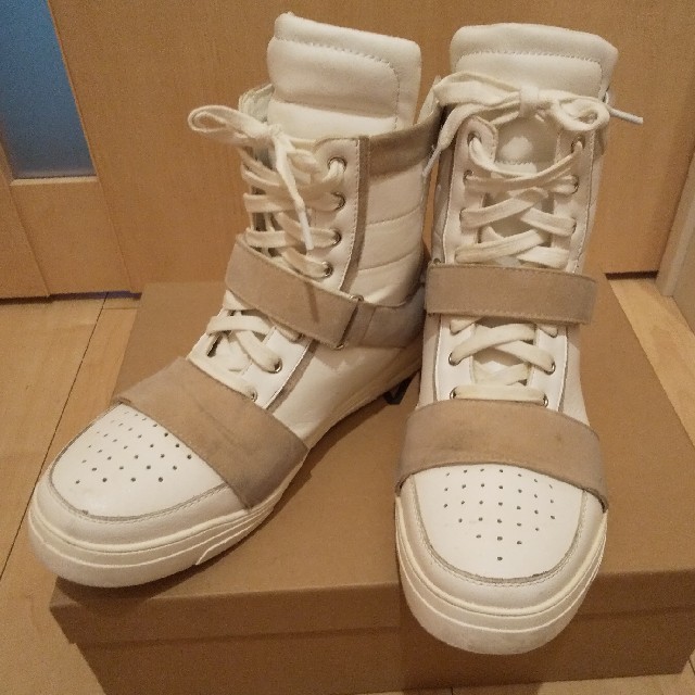 ハイカットスニーカー　白　メンズ メンズの靴/シューズ(スニーカー)の商品写真