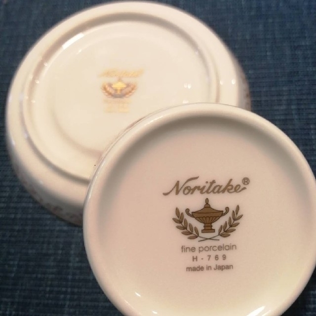 Noritake(ノリタケ)のNoritake ノリタケ　オマージュ コレクション　コーヒー碗皿（色絵薔薇文） インテリア/住まい/日用品のキッチン/食器(食器)の商品写真